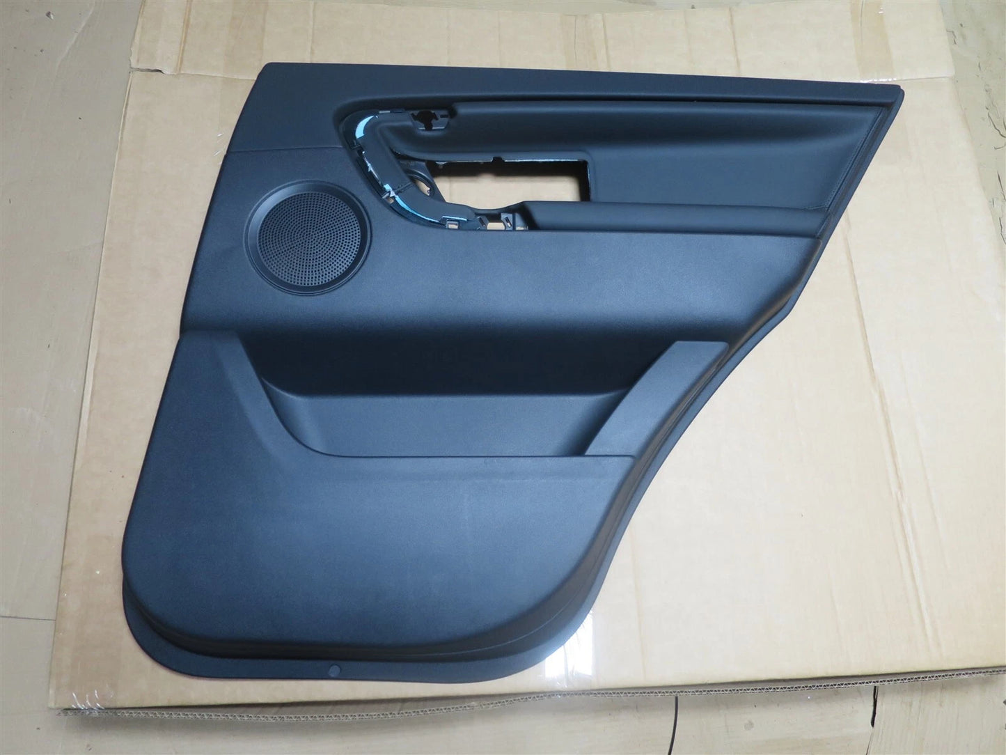 LAND ROVER DISCOVER SPORT 2015-2018 REAR DOOR CARD RIGHT SIDE LR064209